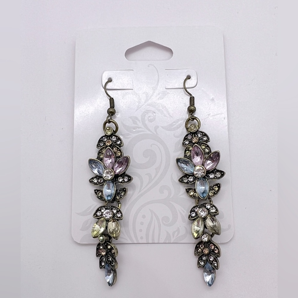 Very cute dangle earrings
